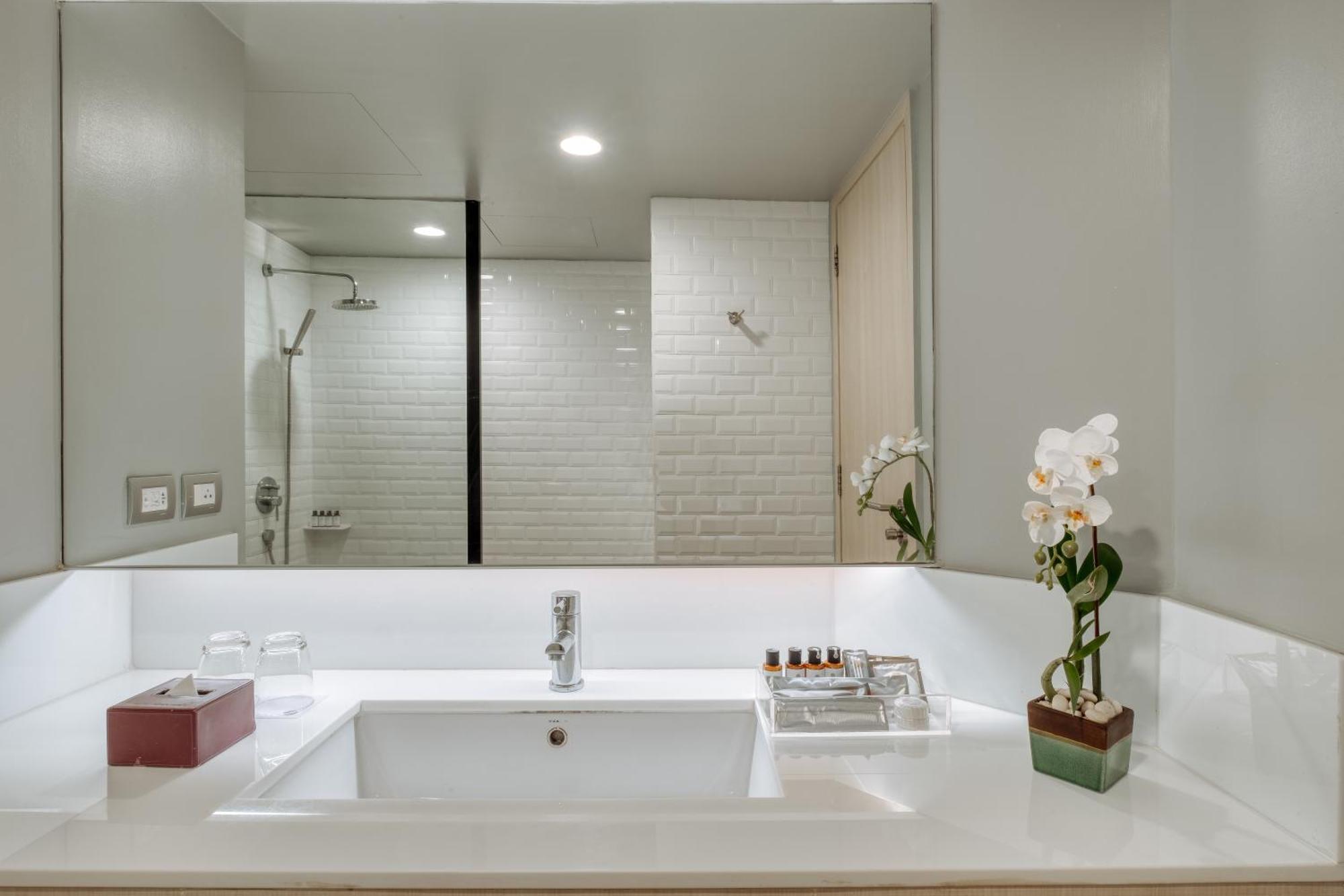 Zweibettzimmer mit Poolblick