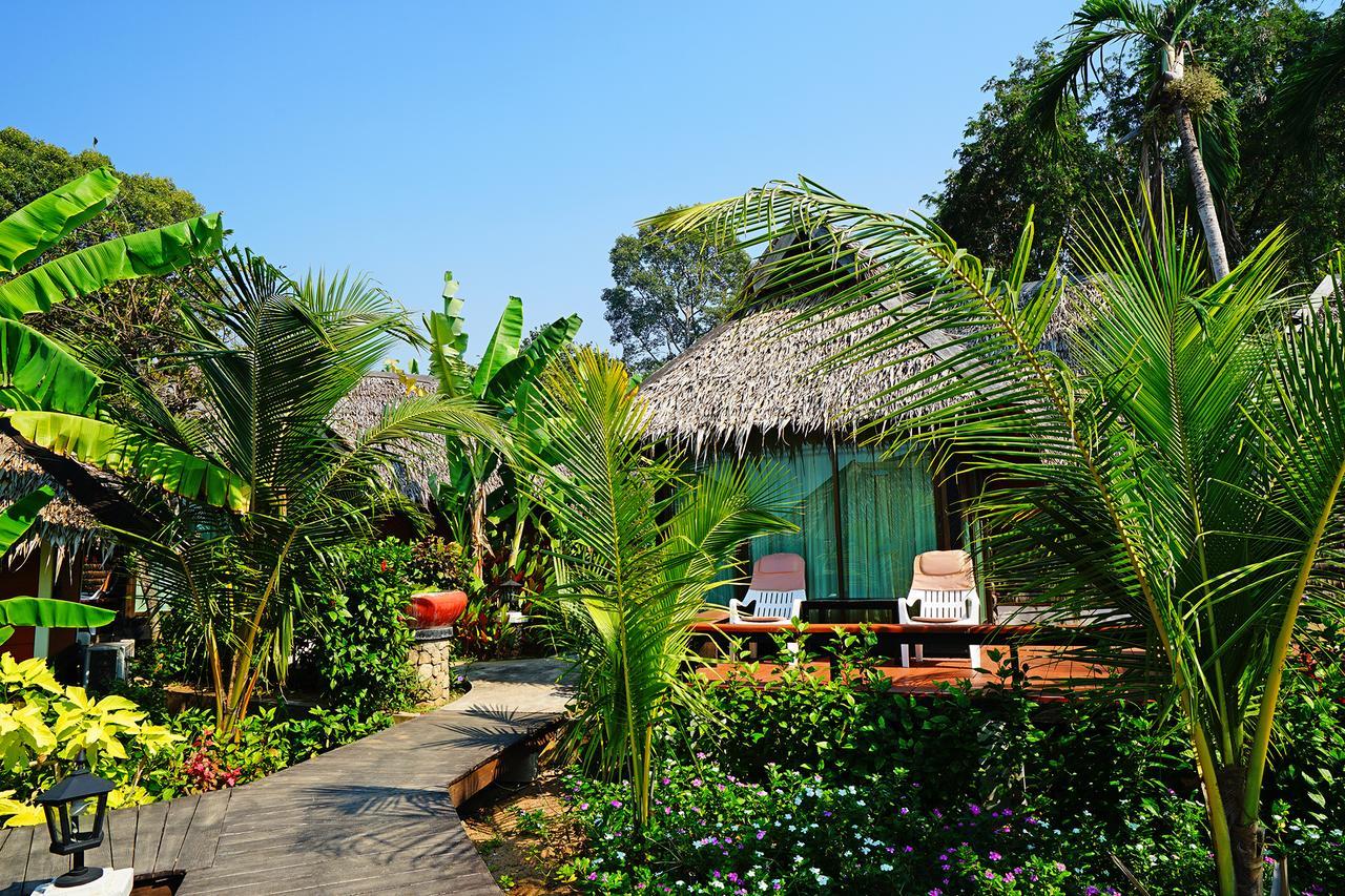 Beach Family Bungalow,545393016:JPEG